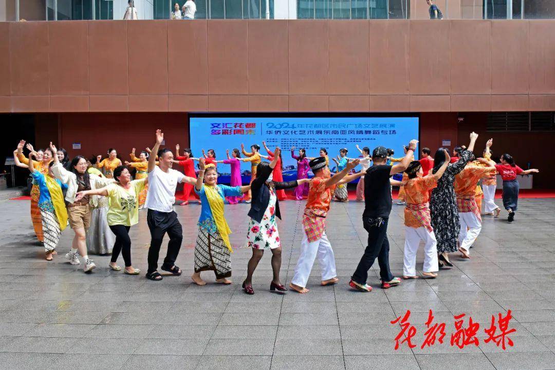 "今年70岁的印尼归侨黄燕宋开心地说:"今天,我们印尼归侨联谊会组织8