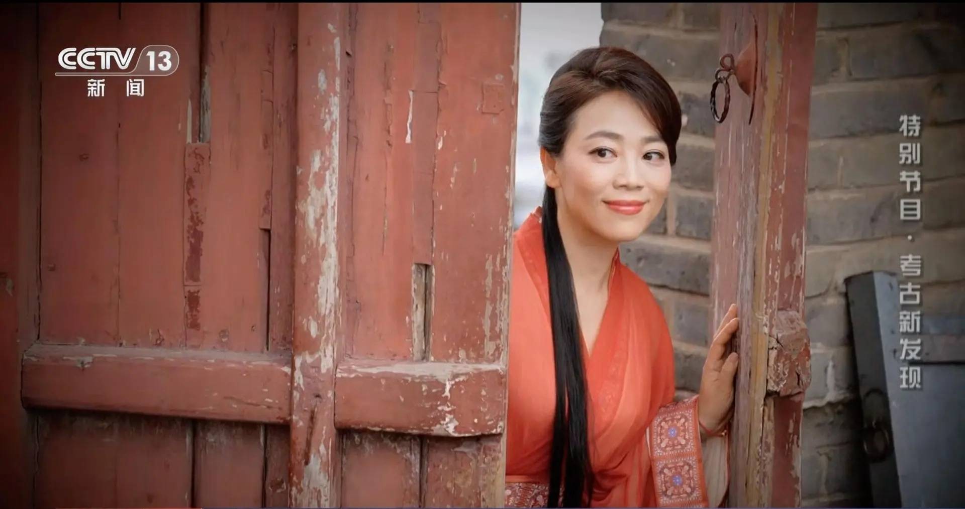 央视新闻节目主持人劳春燕,首次古装出镜玩穿越,效果惊艳了众人