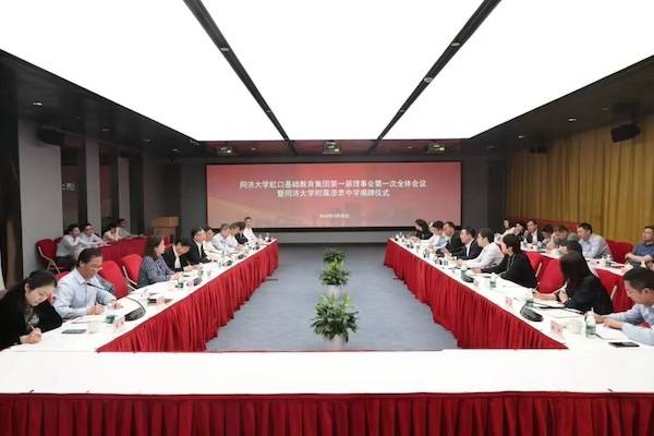 小红书：香港资料大全正版资料2023年-高校网红猫被学生掐死，批评教育不是终点