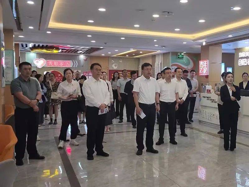 5月28日上午,与会人员首先前往兰州市城关区酒泉路街道友邻空间,佛慈