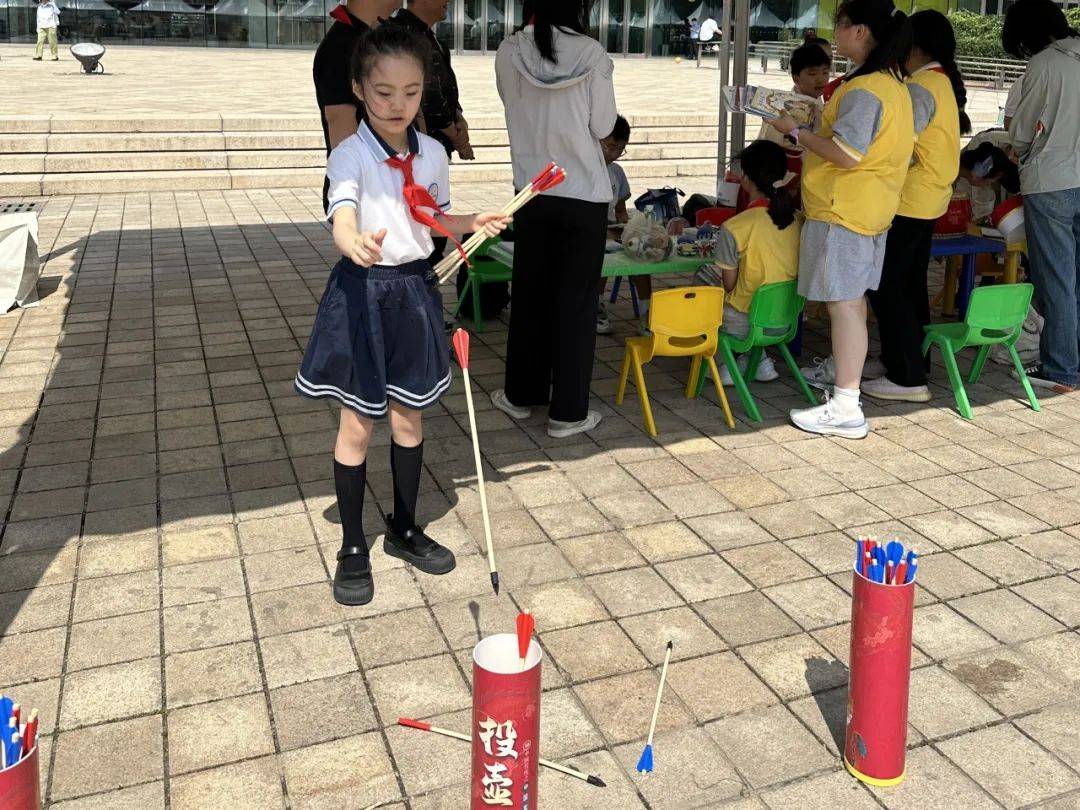 河西区组织少先队员参加"红领巾爱祖国"2024年天津市示范性入队仪式暨