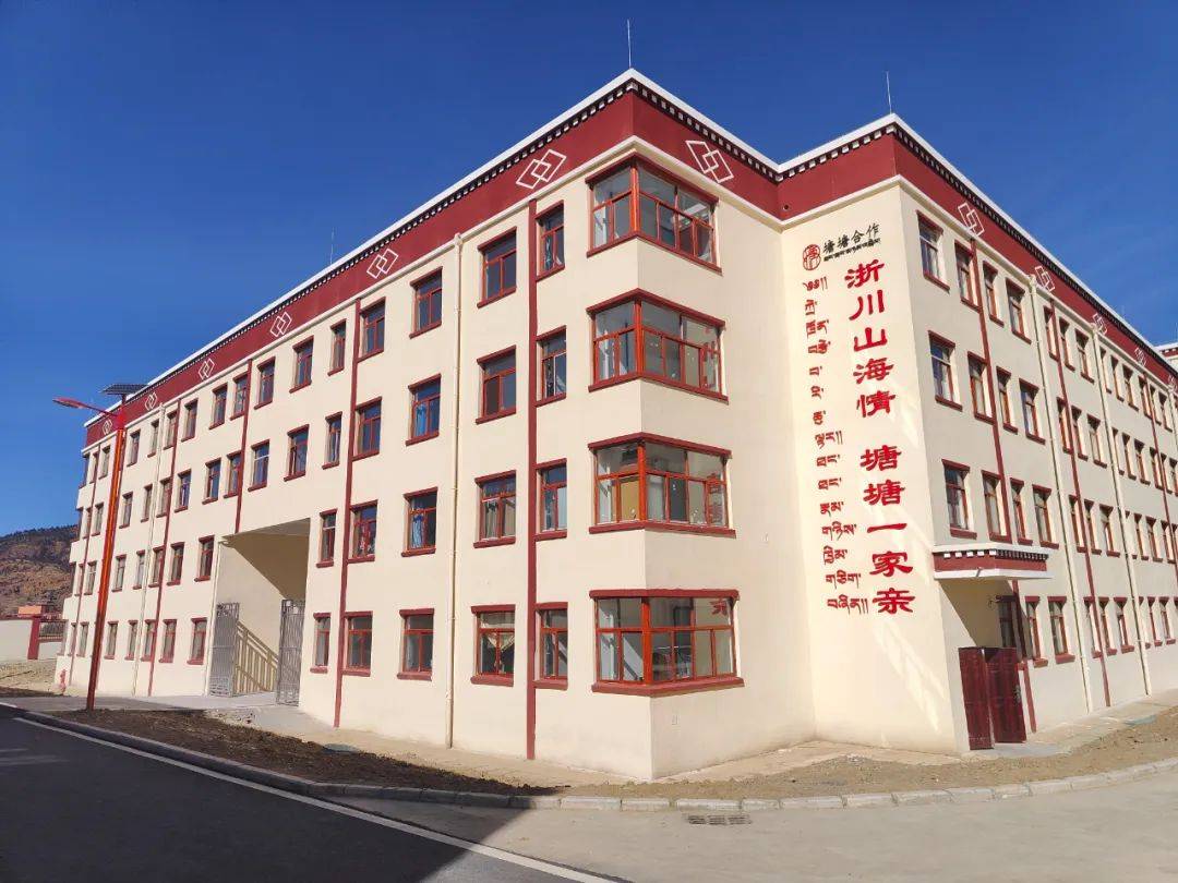 理塘县第三中学一角截至目前,浙江省已在理塘县第三中学项目投入对口