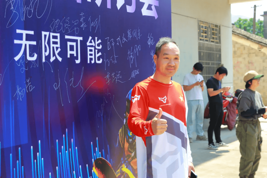 阿波罗集团中国区营销副总裁张人中奥德斯全地形车国内市场运营总监刘