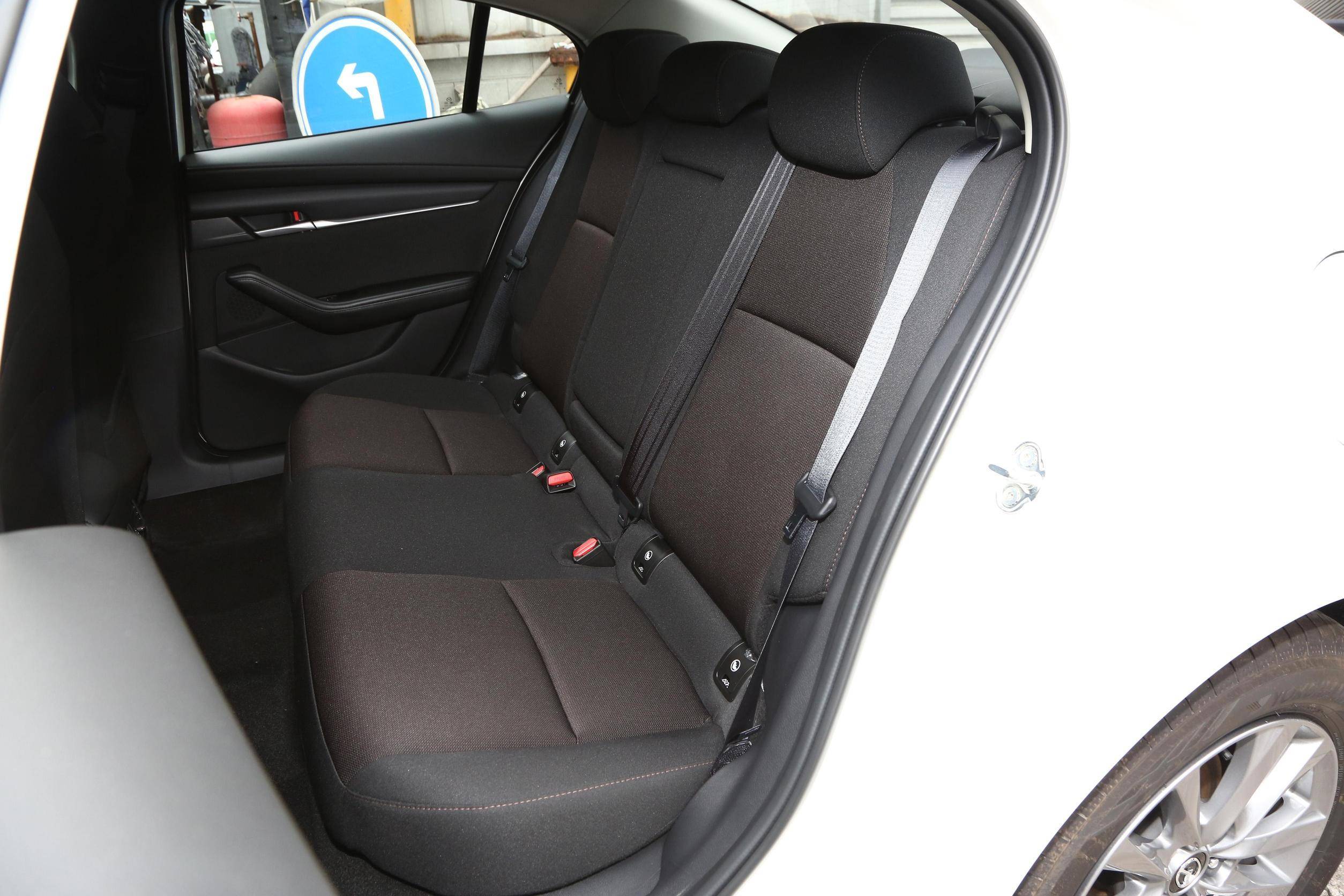 马自达3 昂克赛拉:2.0l车型限时售8.99万起,值不值得入手?