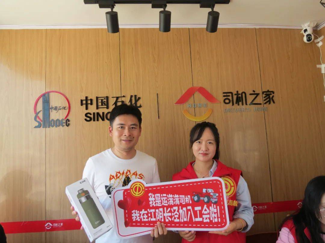 按照全域梳理,分区摸排,同步推进的工作部署,通过上门走访,电话沟通