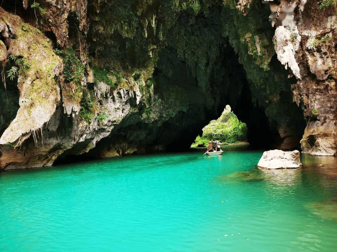 震撼!广西一座不起眼的小县城中,藏着世界上唯一的水游天坑景区