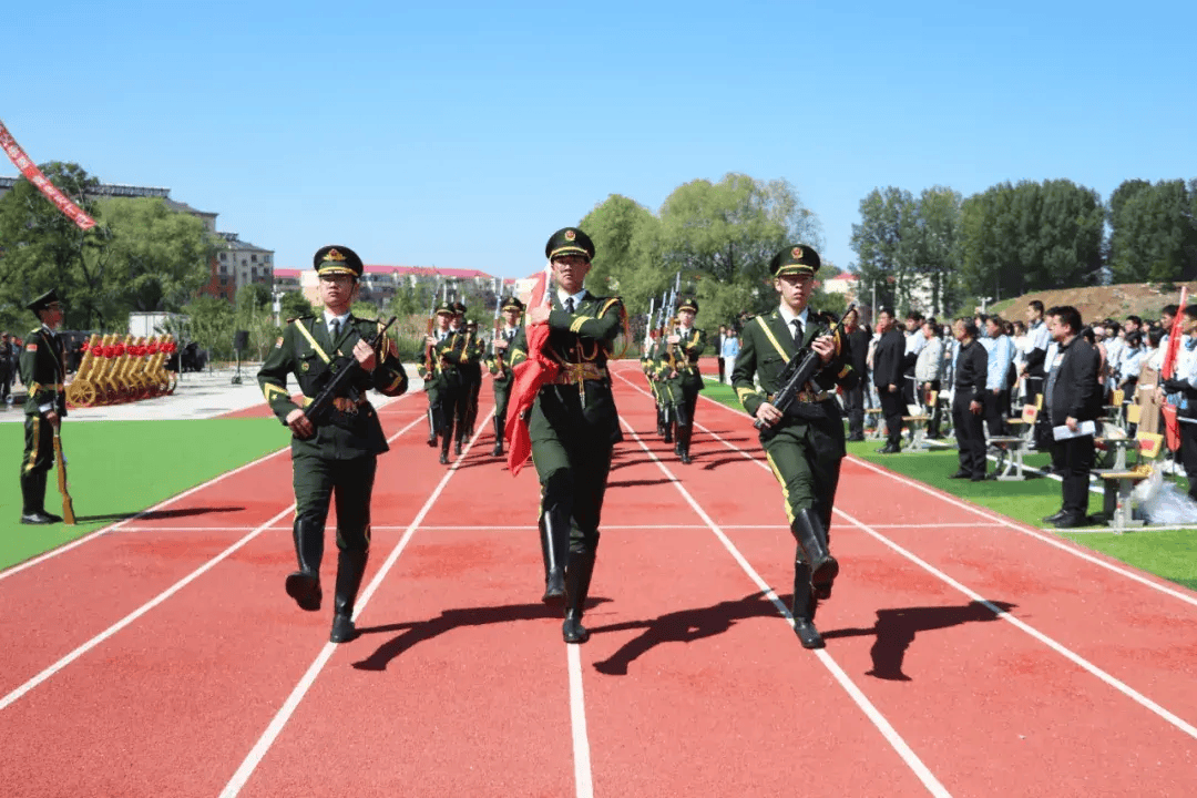 秦皇岛这所中学出名了!仪式感满满!现场直击!