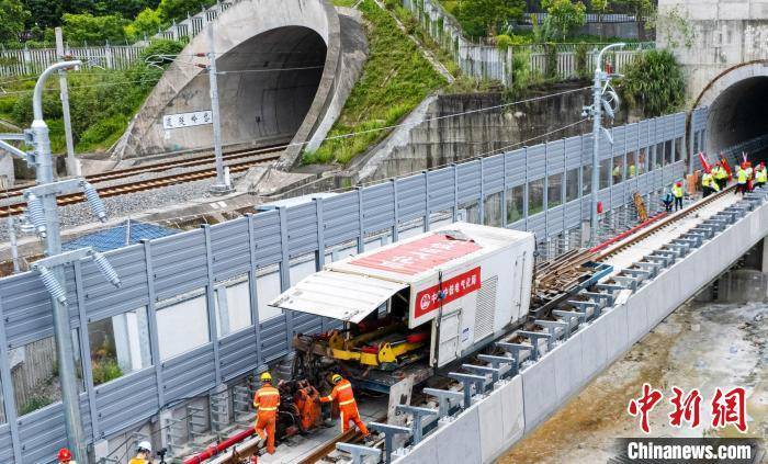 是连接福州主城区与长乐滨海新城以及福州长乐机场的快速轨道交通线