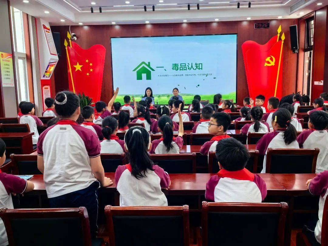青春丨"用爱护航助成长·与法童行向未来"系列活动走进励才实验学校