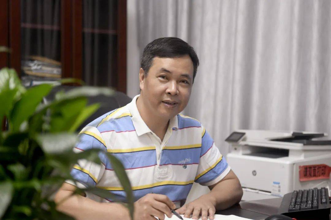 湖景中学,竹溪中学三所学校老师,2020年7月被聘为竹溪中学校长,现担任