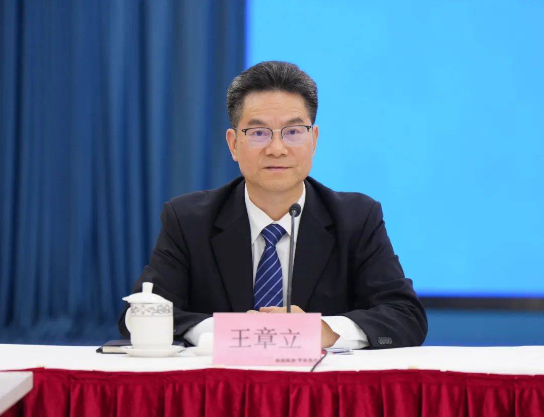 水利部副部长陈敏介绍有关情况,并和水旱灾害防御司司长姚文广,规划