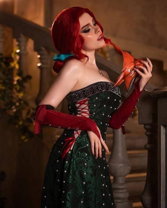 此前的特莉丝cossladkoslava是一位化妆领域大神,此前也曾还原过不少