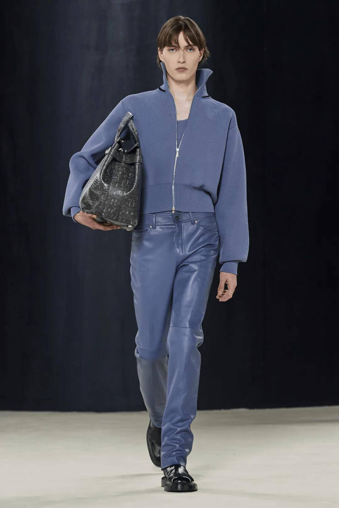 今年秋冬冷白皮星人的专宠"浮力":原力蓝