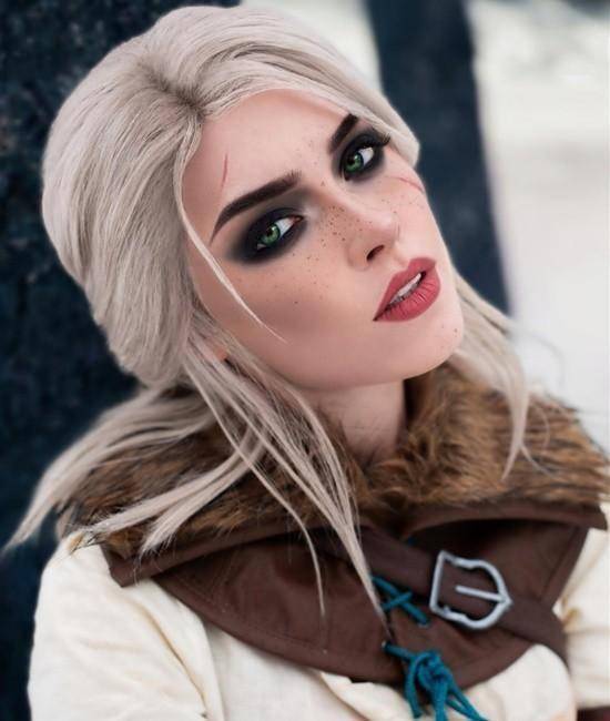 sladkoslava是一位化妆领域大神,此前也曾还原过不少动漫和游戏角色