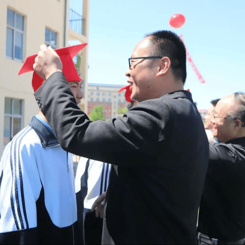 秦皇岛这所中学出名了!仪式感满满!现场直击!