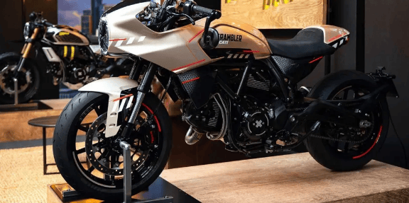 杜卡迪最新款"子弹头"跑车来了.