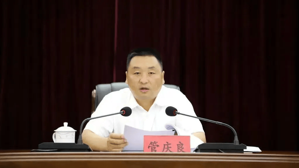 镇宁县县委书记2021图片