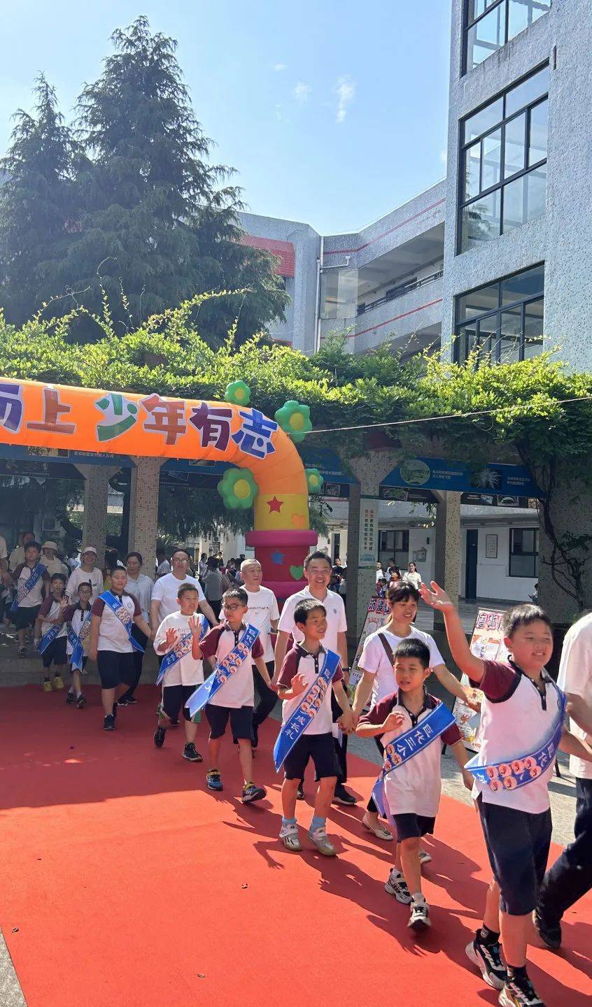 校园风采(107)丨巨化三小:"十"阶而上,少年有志