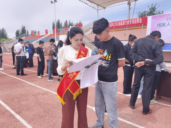 英吉沙县:百日千万行动专场招聘 助力求职者圆梦家门口就业