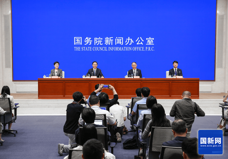 国新办举行“推动高质量发展”系列主题新闻发布会,围绕“走稳走实高质量跨越式发展之路 谱写中国梦的云南篇章”作介绍_建设_全国_保护