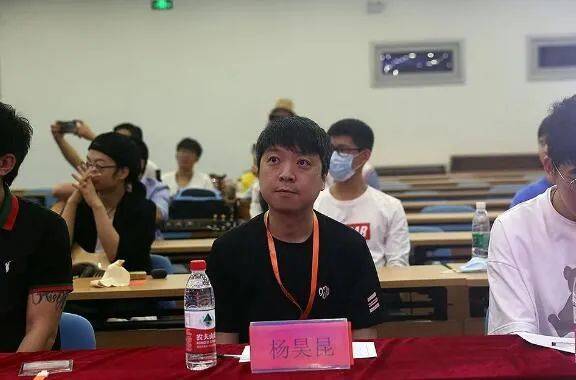 杨昊昆康康大向张利曹钧感谢以下评委网络海选再次感谢您的参与!