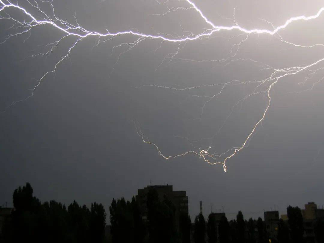 暴雨,大暴雨马上到!还有7～9级雷暴大风