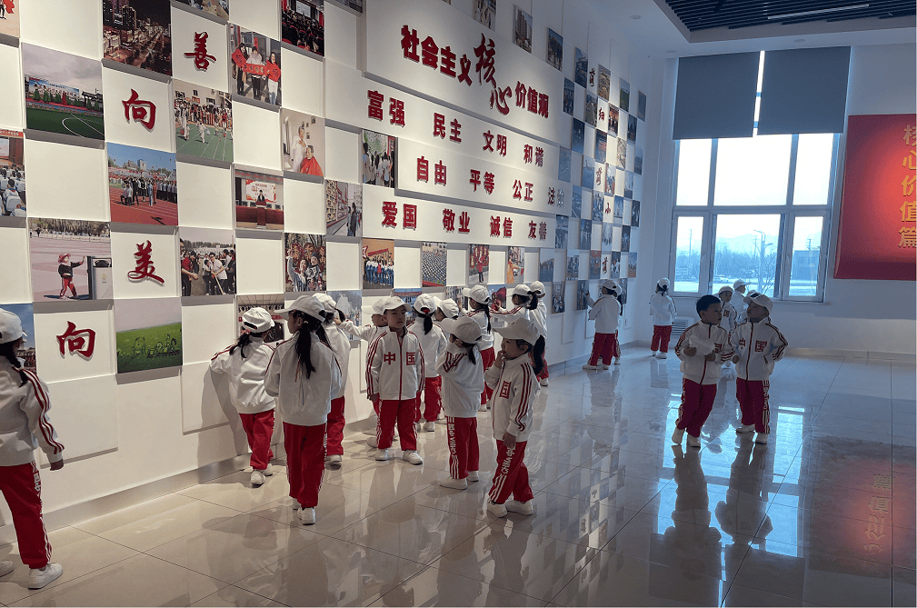 六一儿童节前夕,北安市健康幼儿园全体幼儿走进新时代文明实践中心