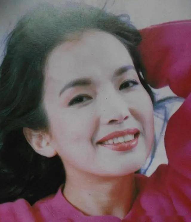 吕丽萍年轻时的图片图片