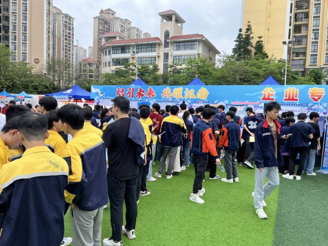 广西工业技师学院举行校园开放日活动