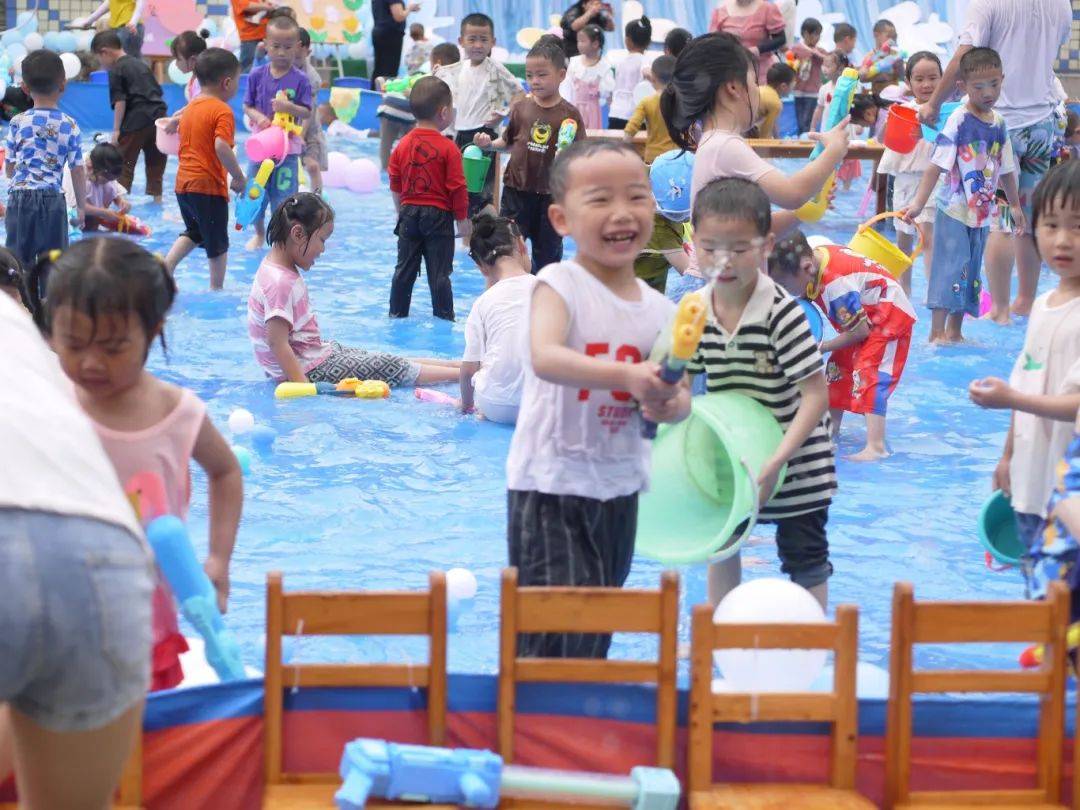 幼儿园_小朋友们_中心