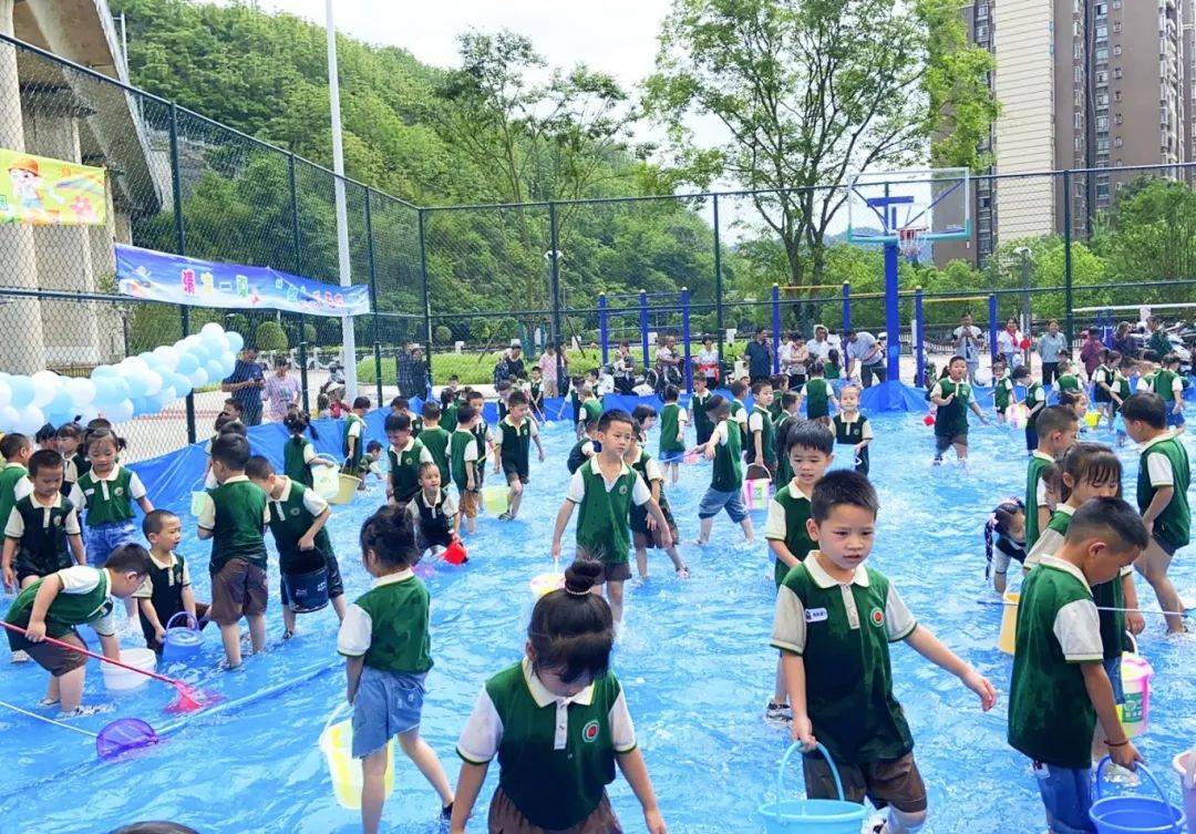 幼儿园_小朋友们_中心