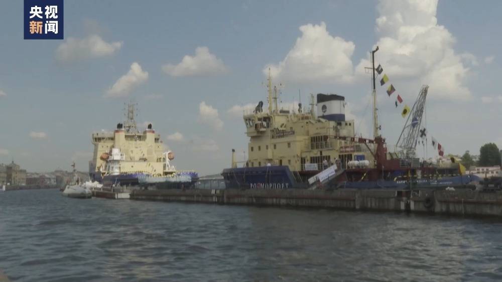 俄罗斯第十届破冰船节在圣彼得堡举行