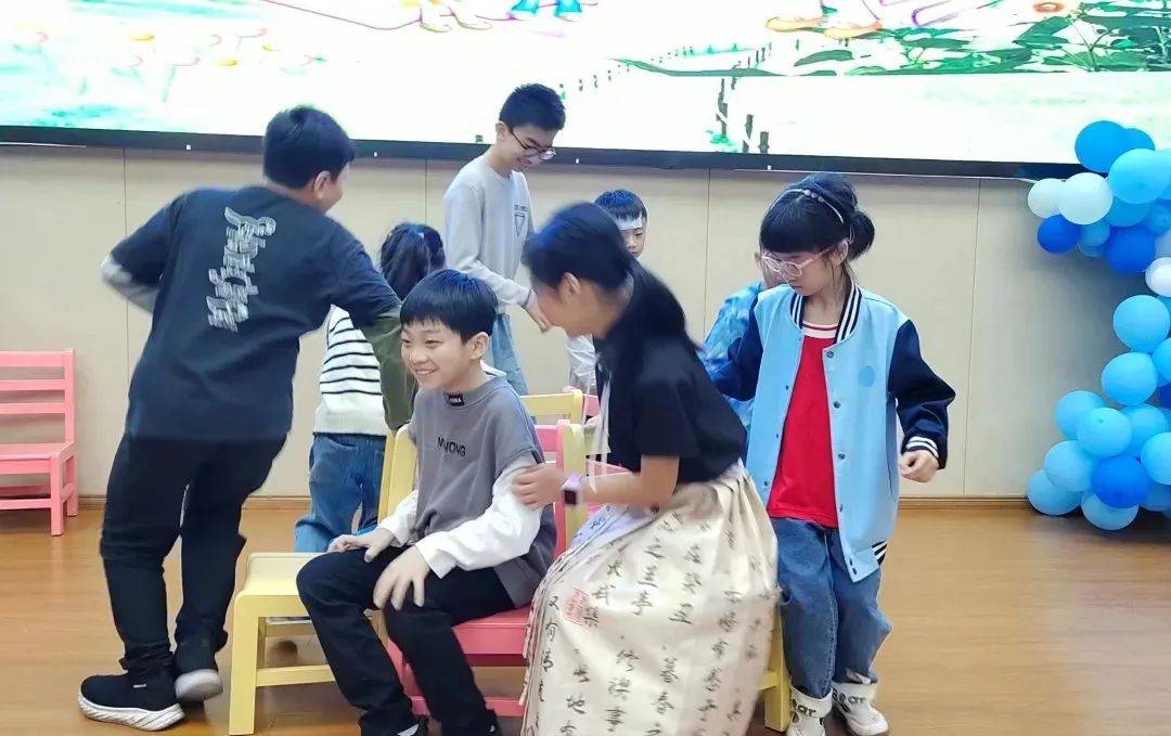 广丰区图书馆开展"童趣无限 快乐六一"亲子活动