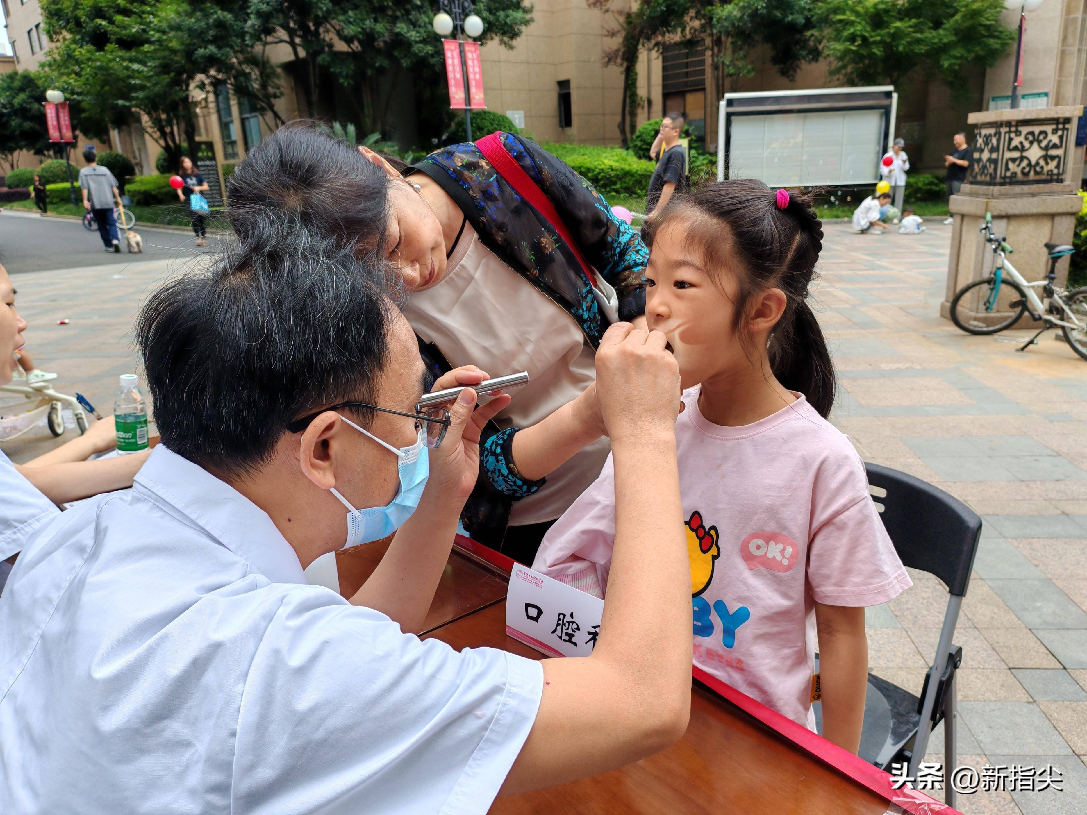 包含友谊医院帮忙挂号陪同看病儿童诊疗全程温柔哄慰，看病不害怕的词条