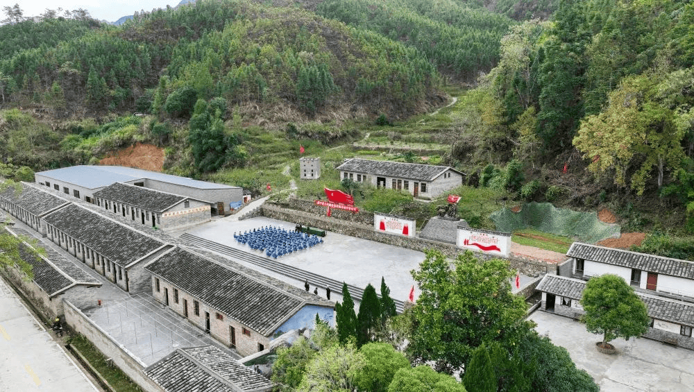 地理位置独特,背倚金铙山,面临濉溪河,与国家4a级景区——金铙山和