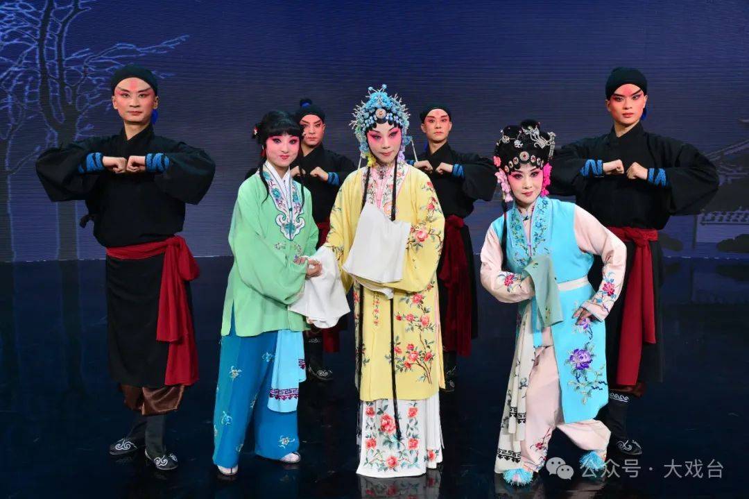 《大戏台》全新系列节目——"经典有约" 一同走进秦腔《锁麟囊》_甘肃