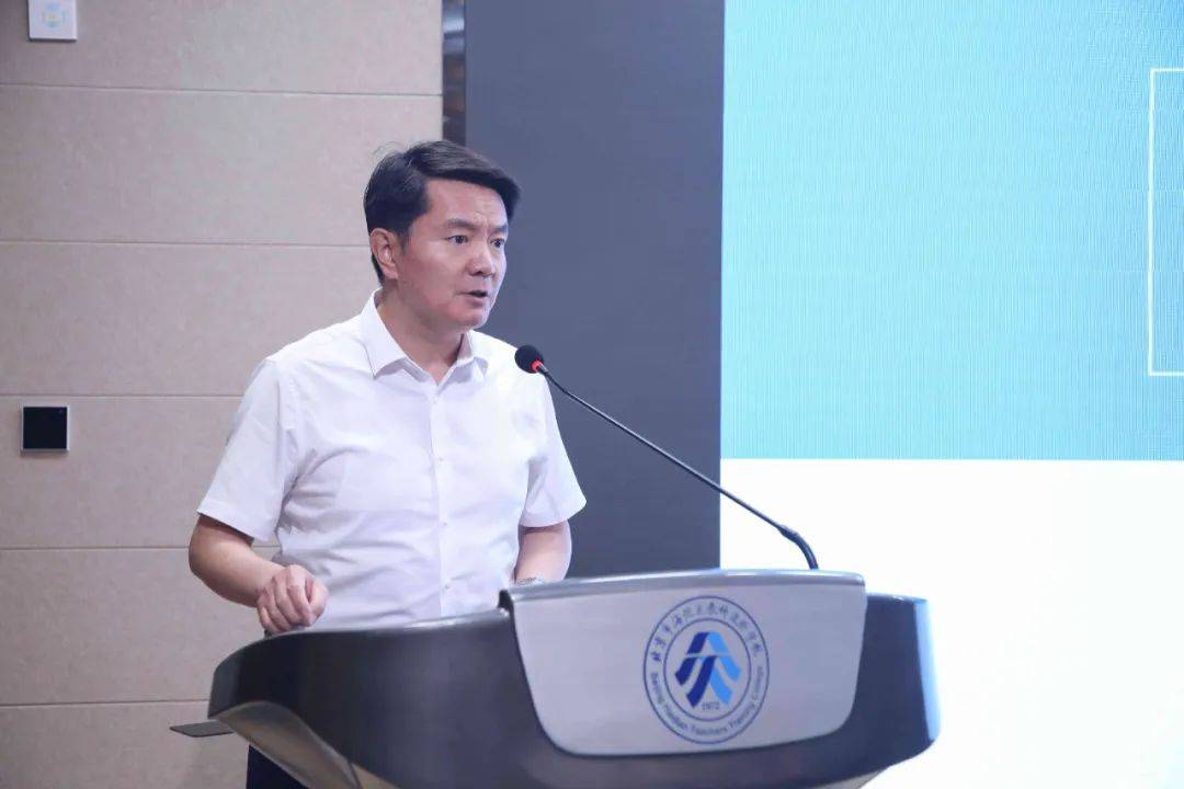 李俊鹏主任对2023-2024学年的中教研调研情况进行了