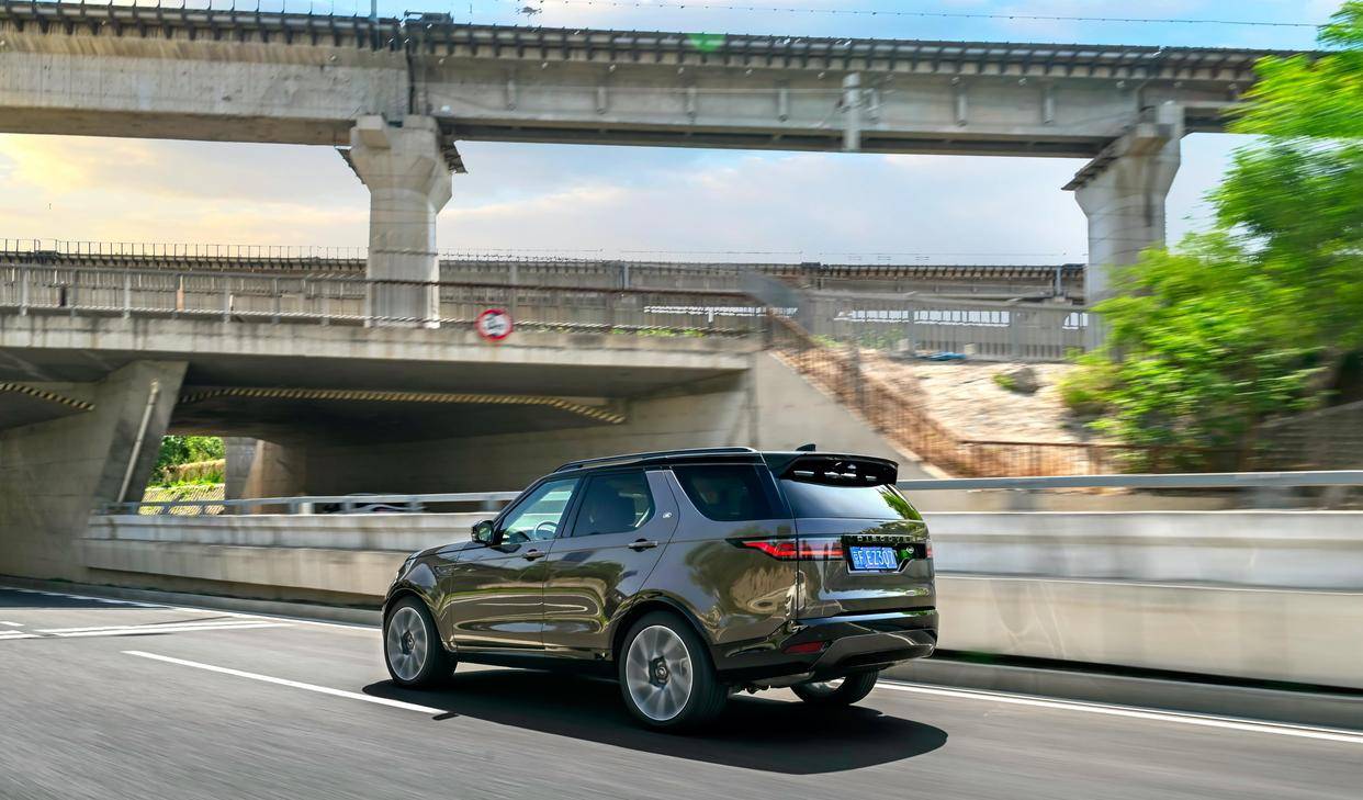 24 款路虎发现 5:外观变化与强大性能,真香定律的完美诠释