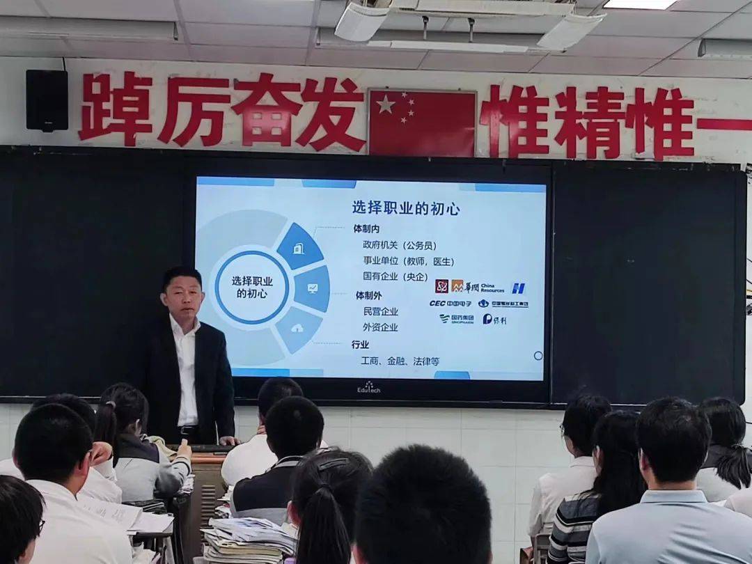 【潜能教育 | 德研助力】我家的"超人们"——感恩节主题班会暨家长如