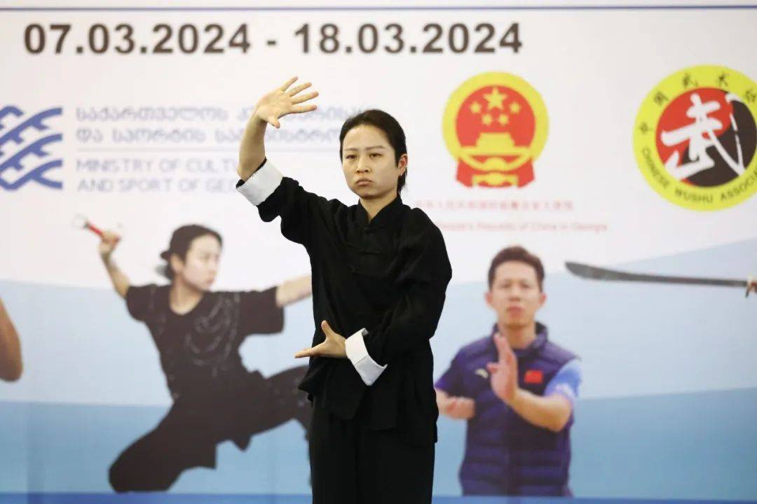 格鲁吉亚国家队队员尼诺·奇赫拉泽(nino chikhladze)作为运动员代表