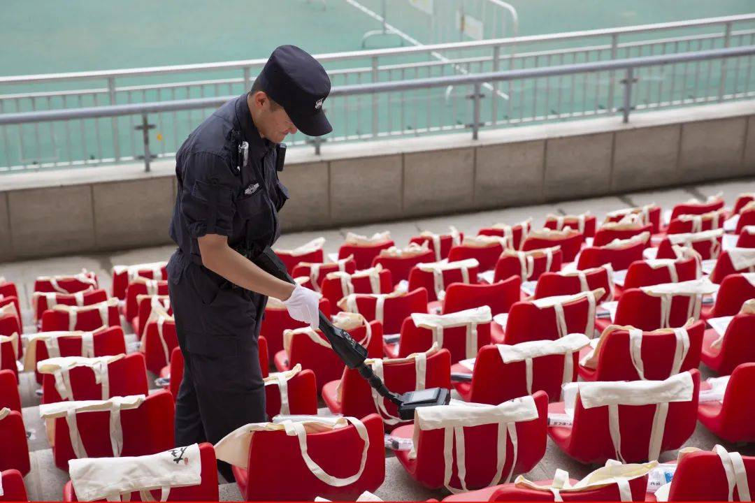 "警"随现场 超"燃"守护!