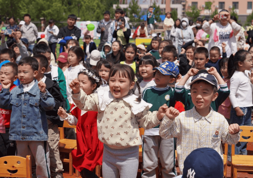 科尔沁区第二幼儿园开展了"行走在"艺术"的世界里,当绘本遇见戏剧"庆"