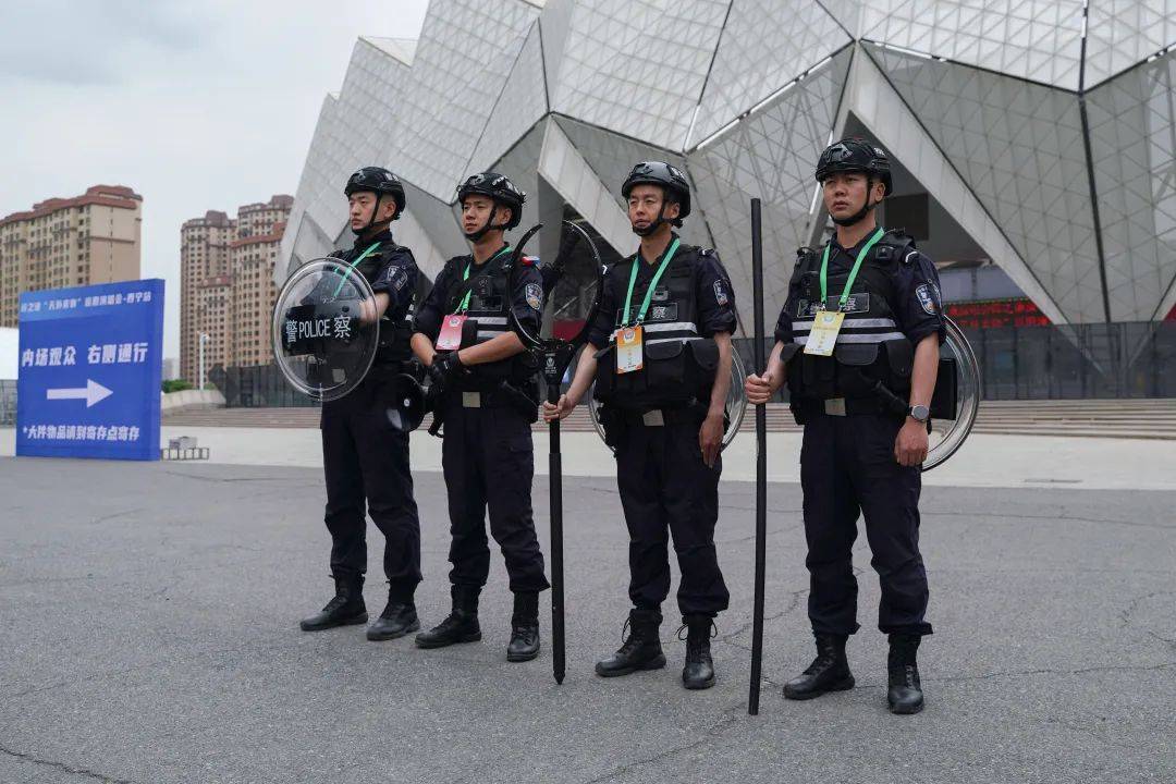 "警"随现场 超"燃"守护!