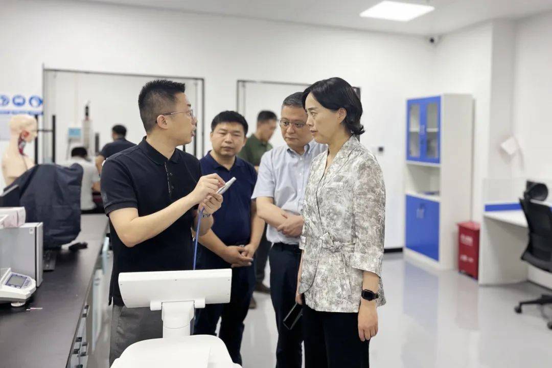奋力"项"前进 招商"加速跑"丨徐燕带队赴大湾区开展对接交流
