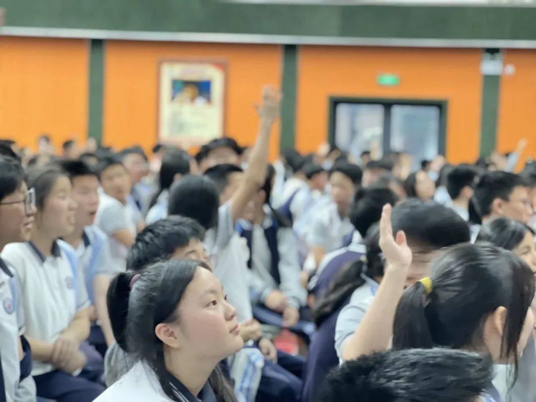 衢州巨化中学校服图片