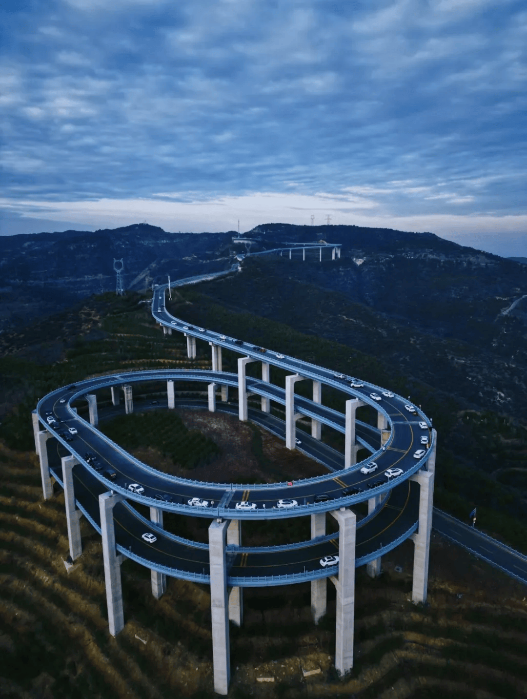 吉首花果山网红公路图片