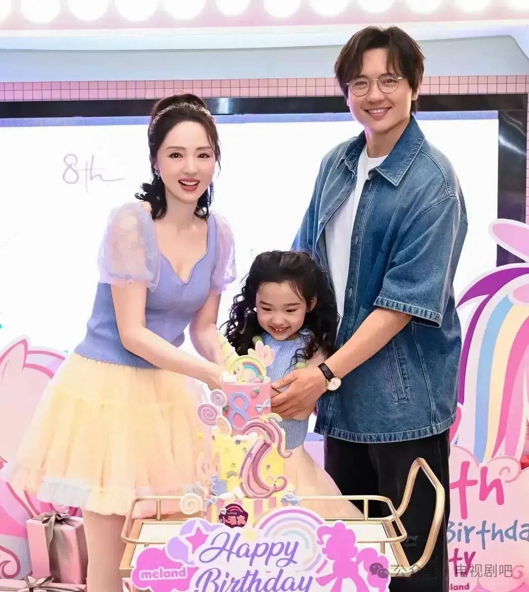 李小璐带甜馨参加董璇女儿生日会 与甘薇久违同框