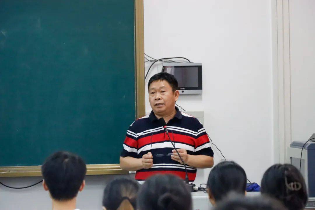 青蓝萃志,初绽光芒——记柳州铁一中学(初中部)教育集团见习教师考核