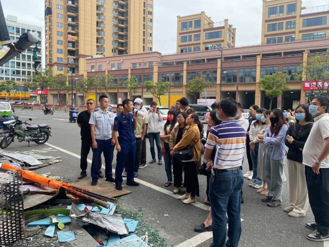 漳州东山一店铺深夜突发大火!这次,警示会开在火灾现场.