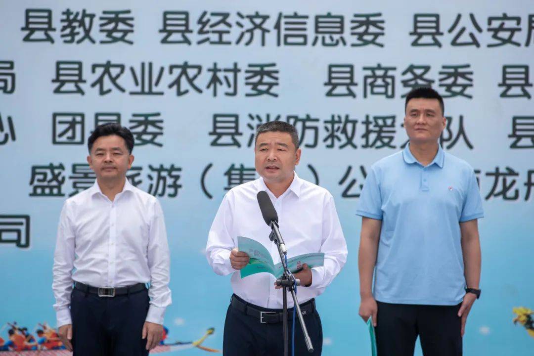 【网络中国节·端午】直击现场 万人观看大宁古城赛龙舟